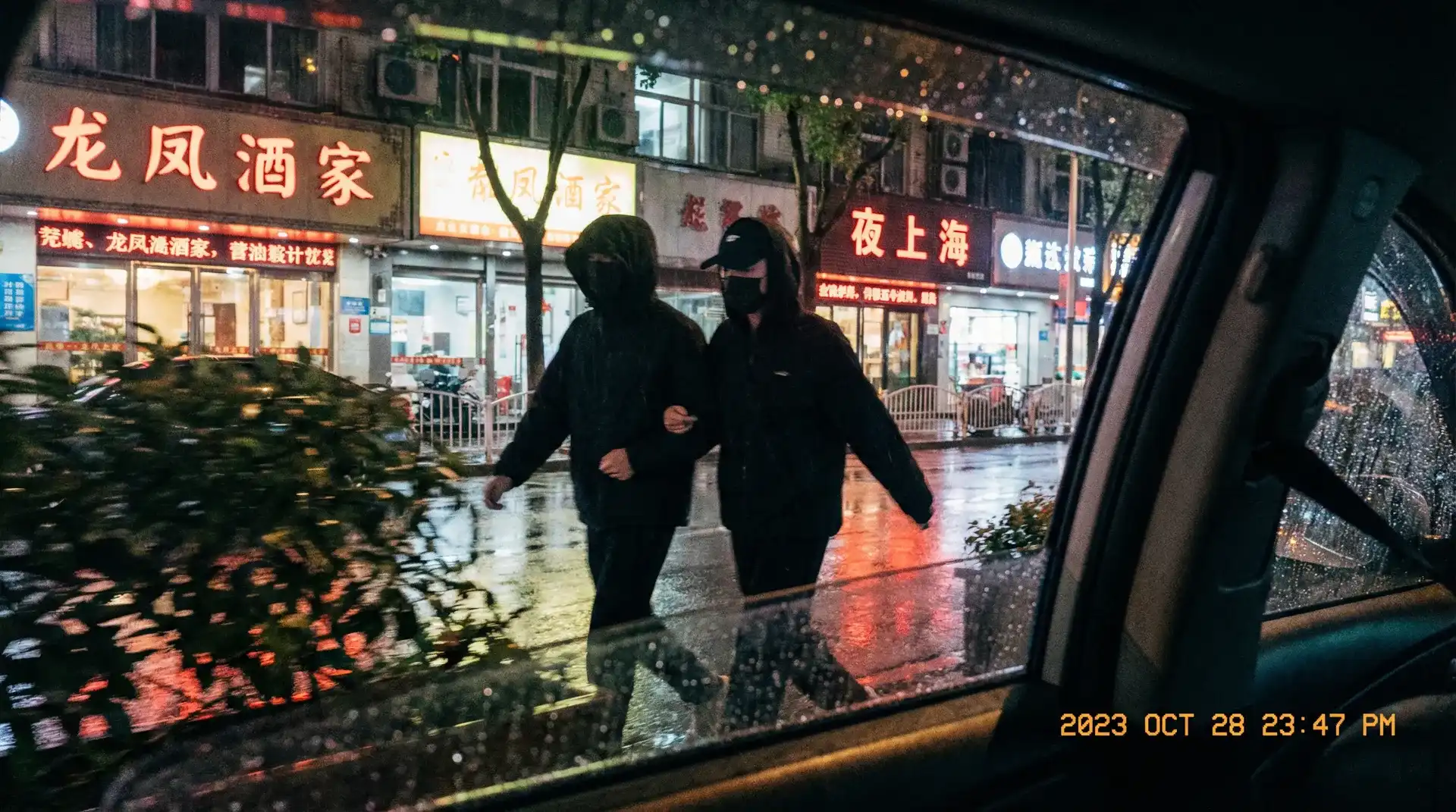 bwin体育官网 - 顶流明星深夜密会现场抓拍照片